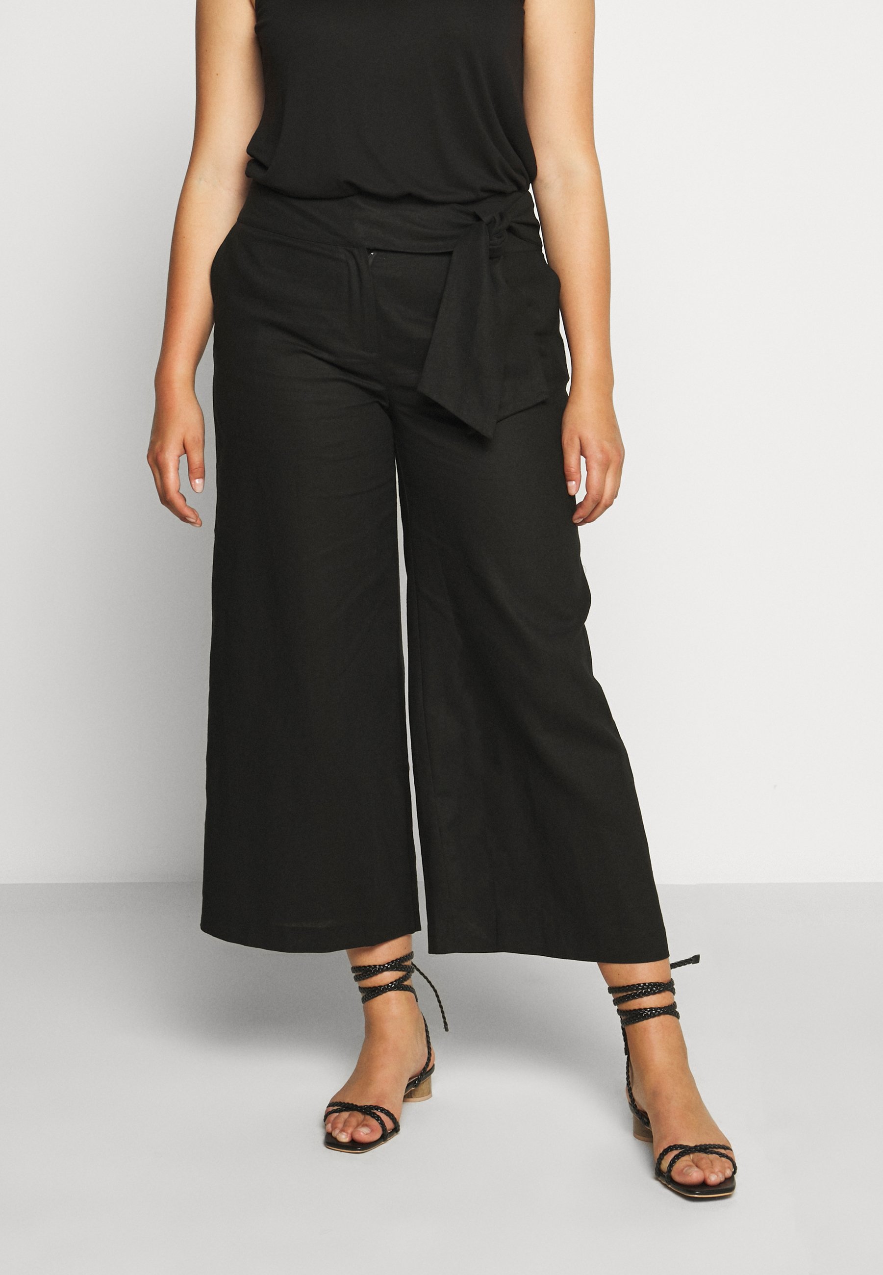 Lost Ink Plus TIE WAIST WIDE LEG TROUSER Bukse black Lost Ink Petite PLEAT DETAIL TROUSER - Bukse - black