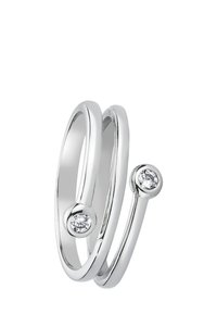 Bague en argent avec un double anneau, ornée de deux pierres claires et rondes à chaque extrémité, texture lisse, finition polie et forme contemporaine.