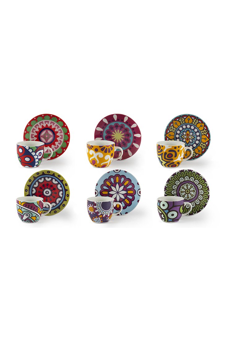Ett set med åtta keramikkoppar och tallrikar med livfulla mönster i röd, gul, blå, grön och lila, med olika blommönster.