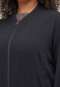 ONLY Carmakoma Blouson Bomber - black