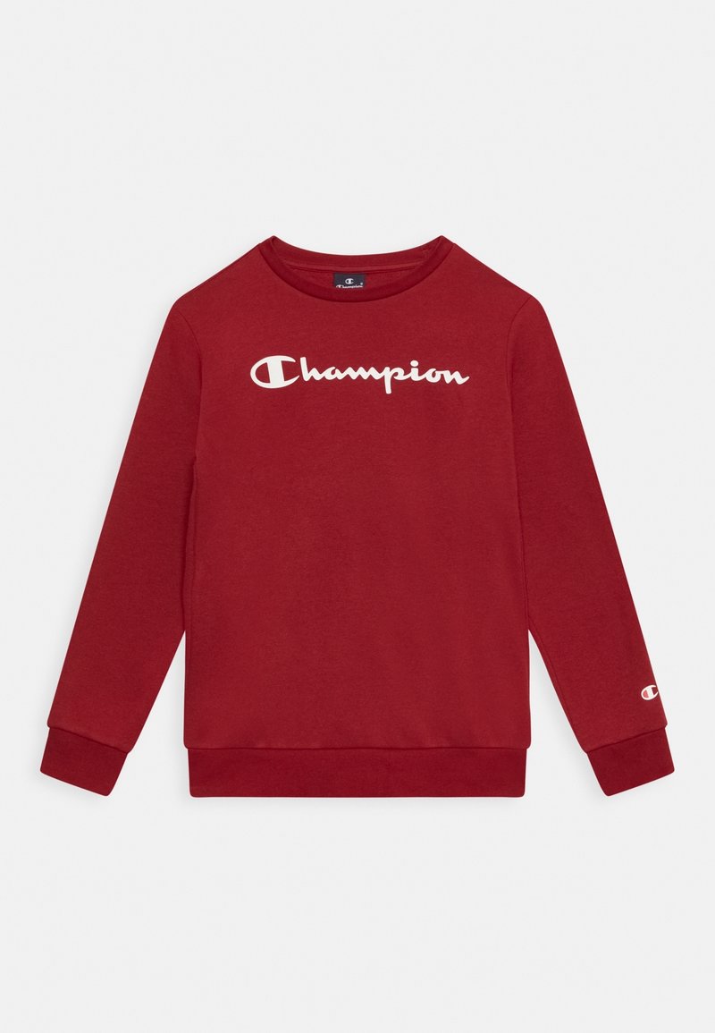 Sweat-shirt rouge à manches longues avec le logo blanc "Champion" sur la poitrine et un petit logo "C" sur le poignet gauche.