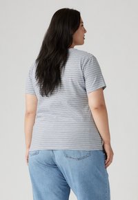 Levi's® Plus PERFECT VNECK TEE - Tricou cu imprimeu - kentucky blue