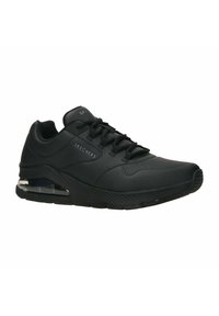 Scarpe da ginnastica nere con un superiore sintetico liscio, design con lacci, dettagli perforati e ammortizzazione d'aria visibile nella suola.