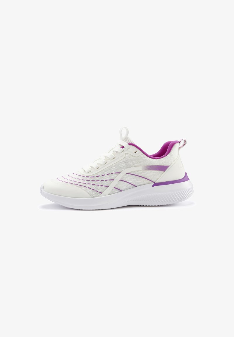 Baskets blanches de sport avec des touches violettes, côtés en mesh, lacets sur le devant, semelle amortie et languette au talon, vues de profil.