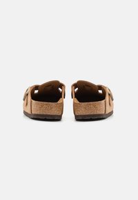 Birkenstock BOSTON LEOI REGULAR UNISEX - Chaussons - cognac