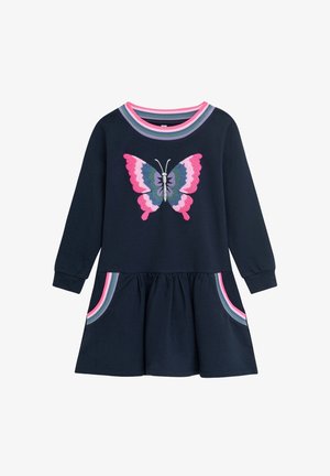 Granatowa sukienka z długimi rękawami, z kolorowym wzorem motyla na przodzie. Z dodatkami w postaci pasków na dekolcie i kieszeniach.