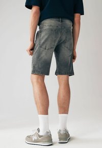Next SKINNY FIT STRETCH - Jeans Shorts - grey