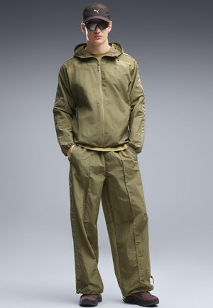 Puma, RUN CULTURE COLLECTIVE T7 RELAXED TRAININGSJACKE - Trainingsvest - chai latte