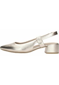 Metalické stříbrné sandály na podpatku s špičatou špičkou, nízkým blokovým podpatkem a výřezem na straně. Hladký povrch a minimální hardware.
