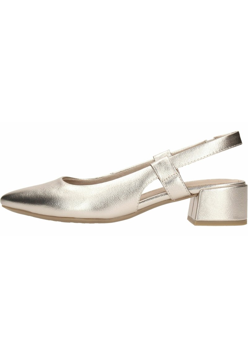 Metalické stříbrné sandály na podpatku s špičatou špičkou, nízkým blokovým podpatkem a výřezem na straně. Hladký povrch a minimální hardware.