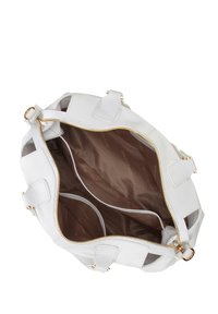 Weißes Lederhandtasche mit strukturiertem Oberflächen und goldenen Beschlägen. Das Innere verfügt über eine braune Innenausstattung mit mehreren Fächern zur Organisation.