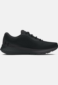 Chaussure de sport noire avec une tige en mesh respirant, des accents texturés, des lacets plats et une semelle rembourrée pour le confort et le soutien.