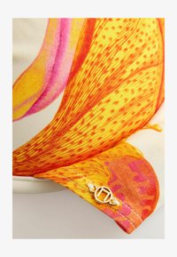 Non sélectionné, beige, orange