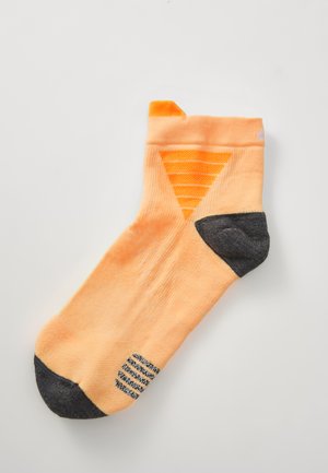 ELITE FUJITRAIL QUARTER SOCK UNISEX - Meias desportivas - orange glow