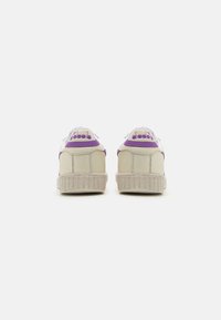 Diadora GAME WAXED UNISEX - Sneakers low - white/violet berry