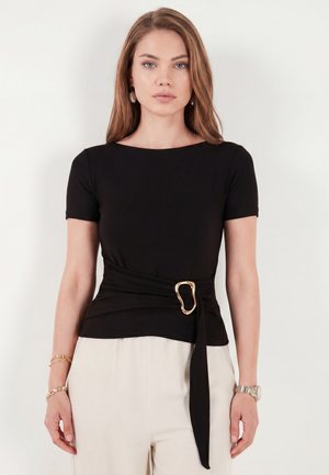 Lela & Buratti, LELA & BURATTI BLOUSE FITTED FIT - T-shirt con stampa - black
