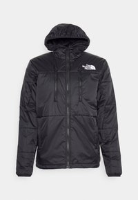 Černá zateplená bunda s kapucí, vybavená dvěma kapsami na zip na prsou a předním zipem. Strukturální, prošívaný design s logem.