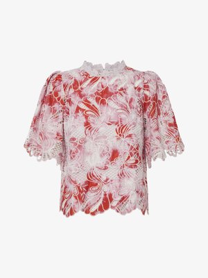 Punaisesta ja valkoisesta lyhythihaisesta puserosta, jossa on kukkakuvioista pitsiä, aallotettu reuna sekä korkea kaulus, johon on lisätty monimutkaisia reunavärityksiä ja leikattuja yksityiskohtia.