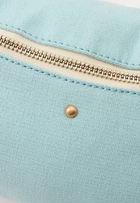 Thumbnail Image 5