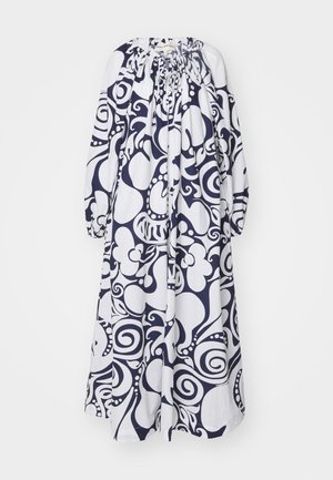 Rochie maxi cu mânecă lungă, cu un model albastru marin și alb, cu decolteu elastic și bust plisat, având desene abstracte spiralate.