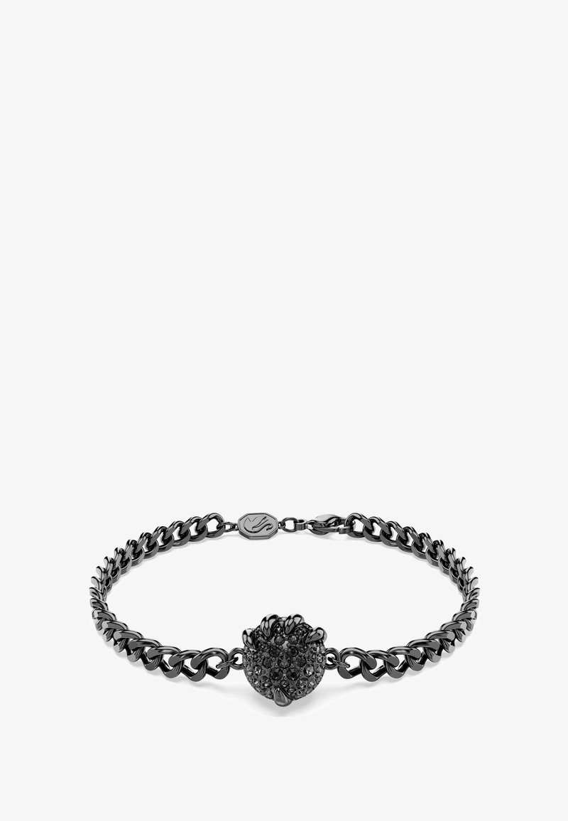 Schwarzes Metallarmband mit Kettendesign, das ein kugelförmiges, strukturiertes Mittelstück mit dunklen Kristallen und einem Logoanhänger aufweist.