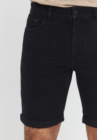 Solid SDMOYAT - Jeansshorts - black denim