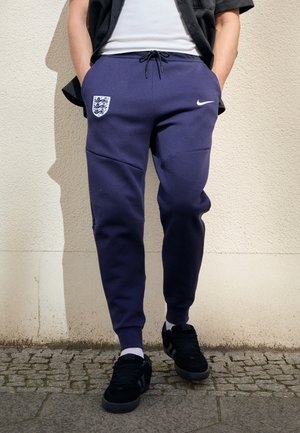 Nationalmannschaft - purple
