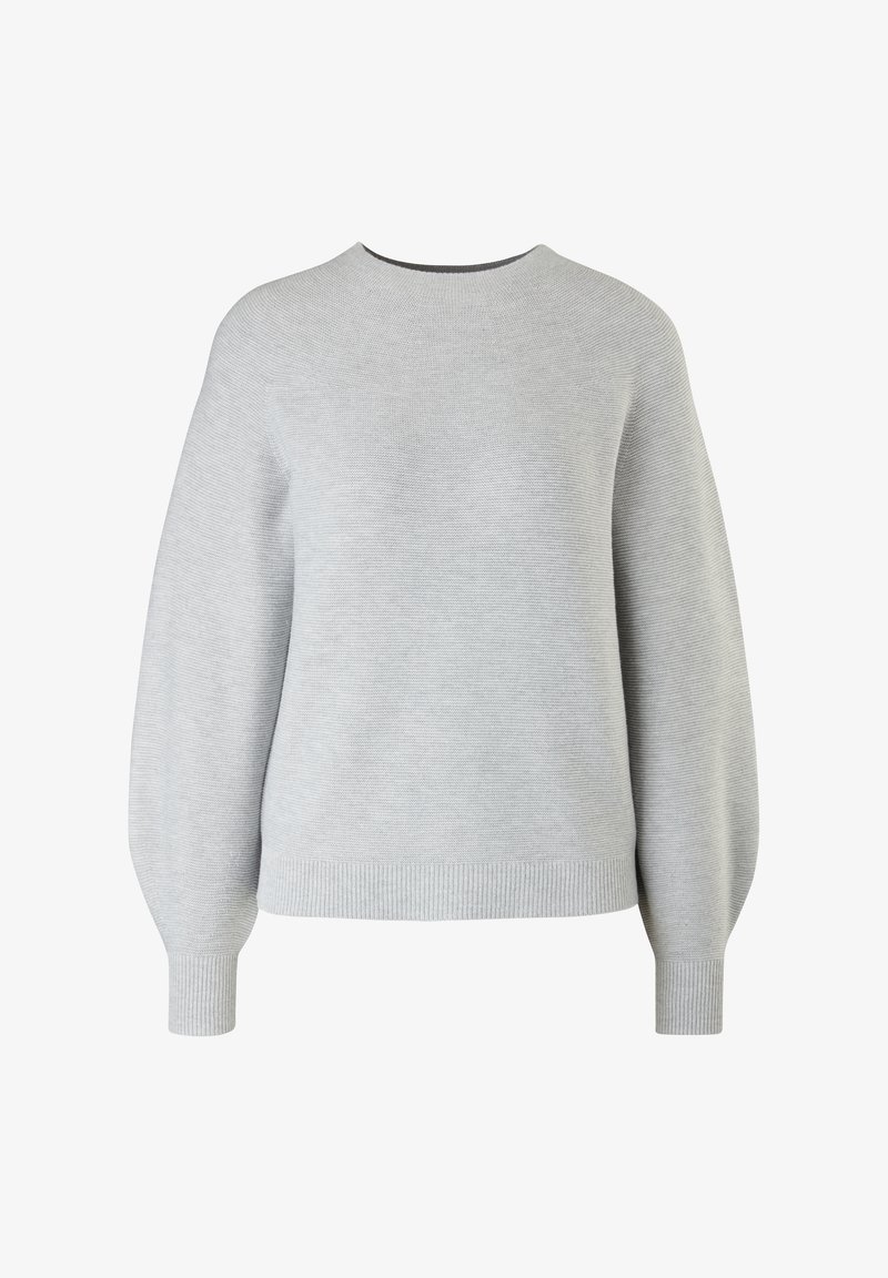 Pull en tricot gris clair avec manches longues bouffantes et poignets et ourlet côtelés, doté d'un col rond et d'un tissu à texture fine.