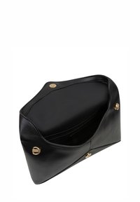 Schwarze Ledertasche mit Druckverschluss. Das Innere ist glatt und schwarz gefüttert. Verfügt über goldfarbene Hardware-Akzente und eine strukturierte Form.