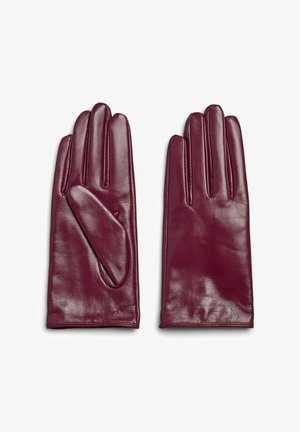 Bordeauxrote Lederhandschuhe mit vier Fingern und einem separaten Daumen. Glatte Textur, abgestochene Akzente an den Fingern und ein elegantes Design.