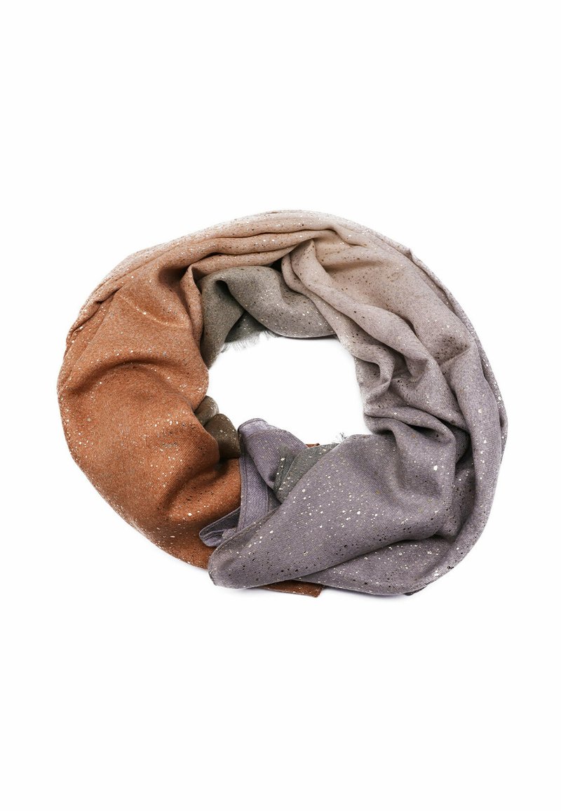 Sciarpa infinita multicolore che presenta tonalità di marrone, grigio e lavanda, con una texture morbida e leggera e sottili accenti metallici a macchie.
