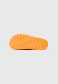 Lacoste Tohvelit - orange/white