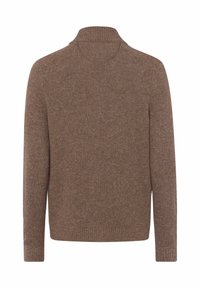 Brauner gestrickter Pullover mit hohem Kragen, der eine gerippte Textur und einen lässigen Schnitt aufweist. Keine Muster oder zusätzlichen Details.