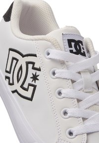 DC Shoes CHELSEA biały
