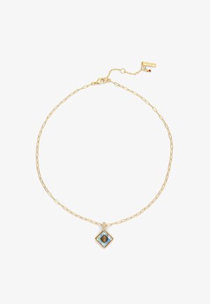 Collana in oro con un pendente a forma di diamante con una pietra blu e piccoli cristalli, munita di chiusura a moschettone e lunghezza regolabile.