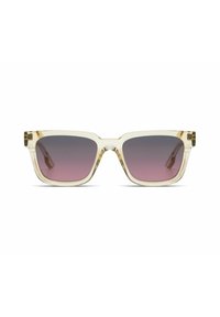 Translucent beige kunststof zonnebril met vierkante lenzen die overgaan van donkergrijs naar lichtroze, voorzien van kenmerkende dikke poten en metalen accenten.