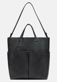 Schwarze Leder-Tasche mit doppelten oberen Griffen und einem abnehmbaren Schultergurt. Mit einer Fronttasche, glatter Textur und minimalistischem Design.