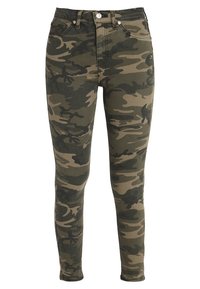 Slim-fit byxor med grön och brun camouflagemönster, framknapp och dragkedja, bälteshällor och femficksdesign.