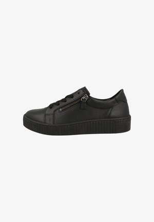 Sneaker in pelle nera con lato testurizzato, chiusura con lacci e zip decorativa. Presenta una suola in gomma scolpita e un design con punta arrotondata.