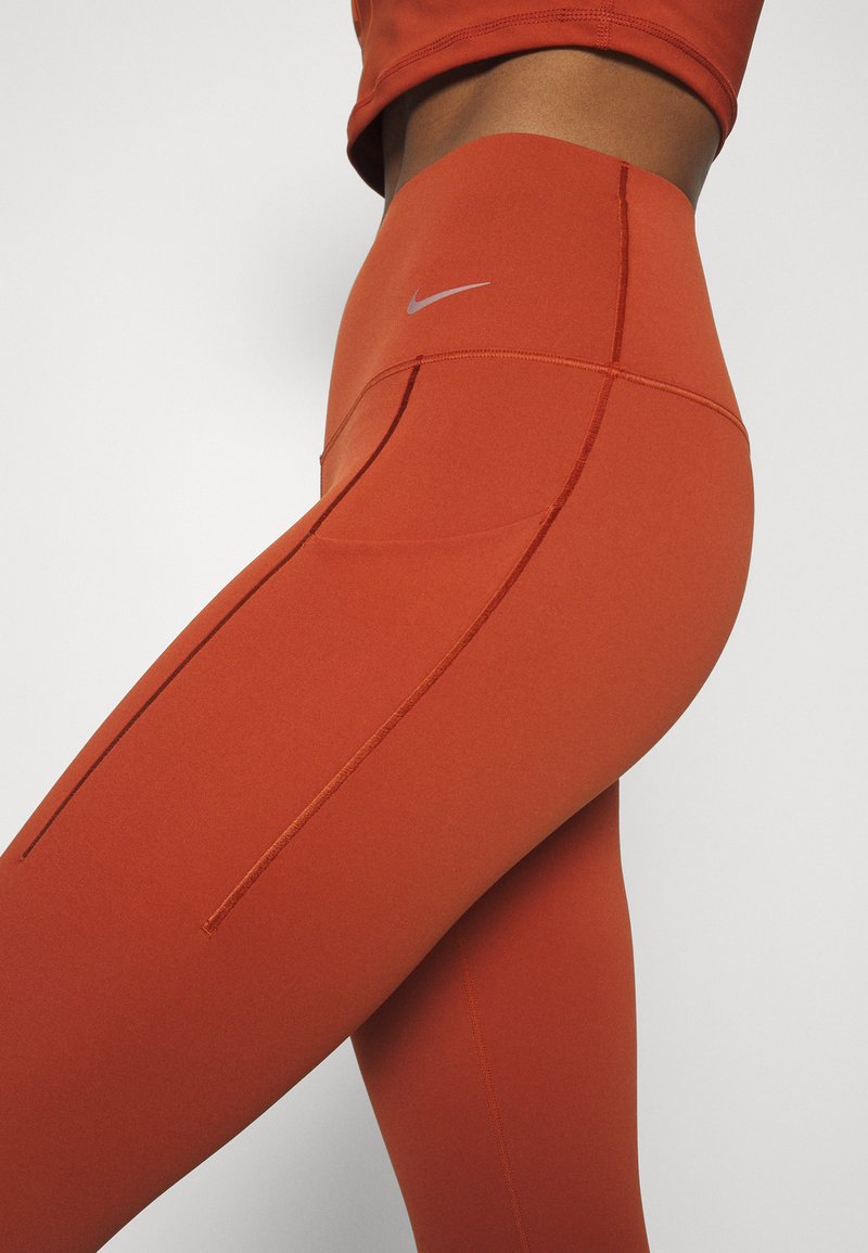 Nike Performance UNIVERSA - Leggings - rugged orange/black/orange 