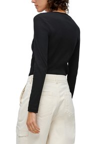 s.Oliver MIT KNOPFLEISTE - Langarmshirt - schwarz