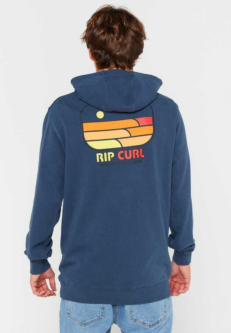 Granatowa bluza z kapturem z kolorową graficzną retro na plecach, z napisem "RIP CURL" oraz ściągaczami na rękawach i u dołu.