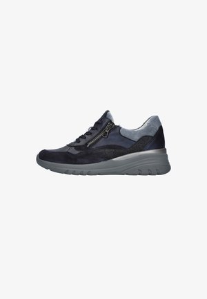 Schoenen met een mix van marineblauwe suede en mesh-materialen, voorzien van een ritssluiting aan de zijkant en een gemêleerde grijze zool voor extra grip.