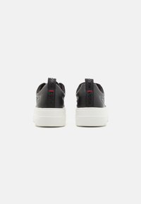 HUGO LYSSA - Tossud - black