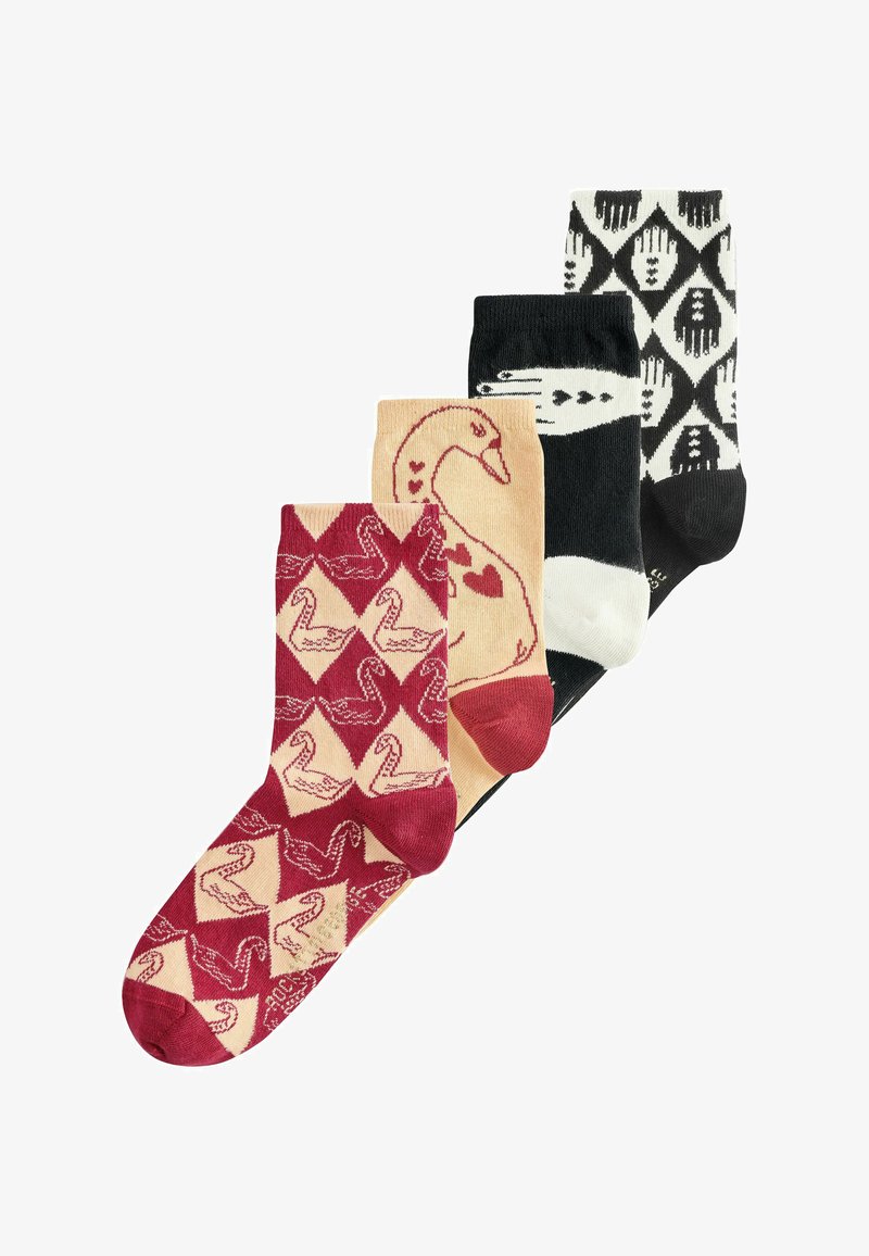 Keturių porų kojinių komplektas, pasižymintis skirtingais dizainais: gulbės raštas raudonoje ir smėlio spalvos fone, abstrakčios formos juodai baltame fone, geometriniai raštai ir spalvingos tekstūros.