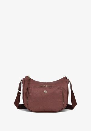 Borsa a tracolla color bordeaux con superficie testurizzata, hardware dorato, scomparto principale con zip e tasca frontale; tracolla regolabile con dettaglio del logo.