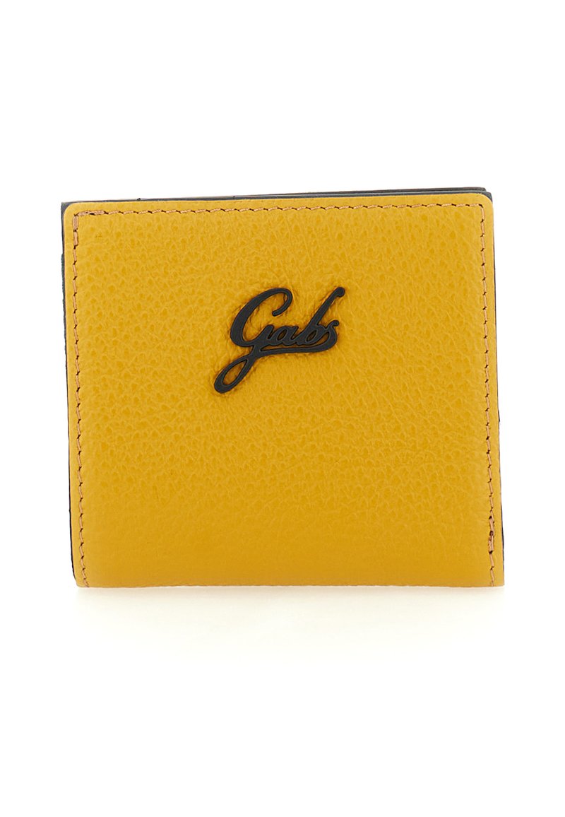 Portafoglio in pelle giallo brillante con il logo nero "Gabs" centrato sulla parte anteriore, cuciture visibili lungo i bordi.