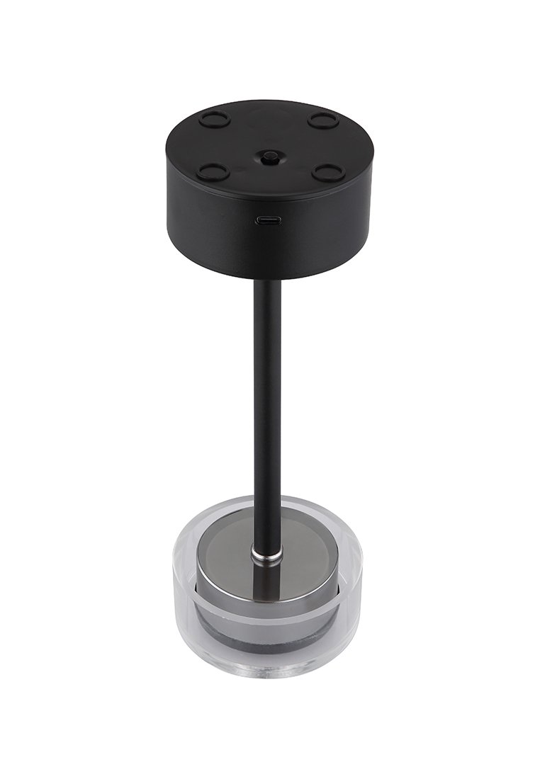 Schwarzer runder Sockel mit einem transparenten Boden, ausgestattet mit einem schlanken schwarzen Metallstangen und einer runden Oberseite mit vier Löchern und einem USB-Anschluss.