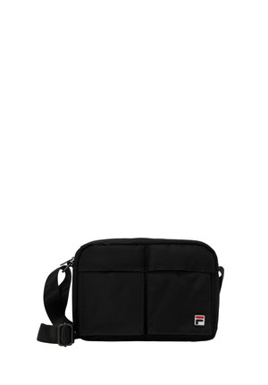 Borsa a tracolla nera con tracolla regolabile, due tasche frontali e piccola toppa logo rossa, bianca e blu nell'angolo in basso a destra.