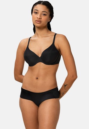 Černá podprsenka a spodní prádlo v odpovídající barvě, vyrobené z hladké látky, s nastavitelnými ramínky a bezešvým designem pro elegantní vzhled.